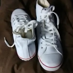 converse sneakers never used